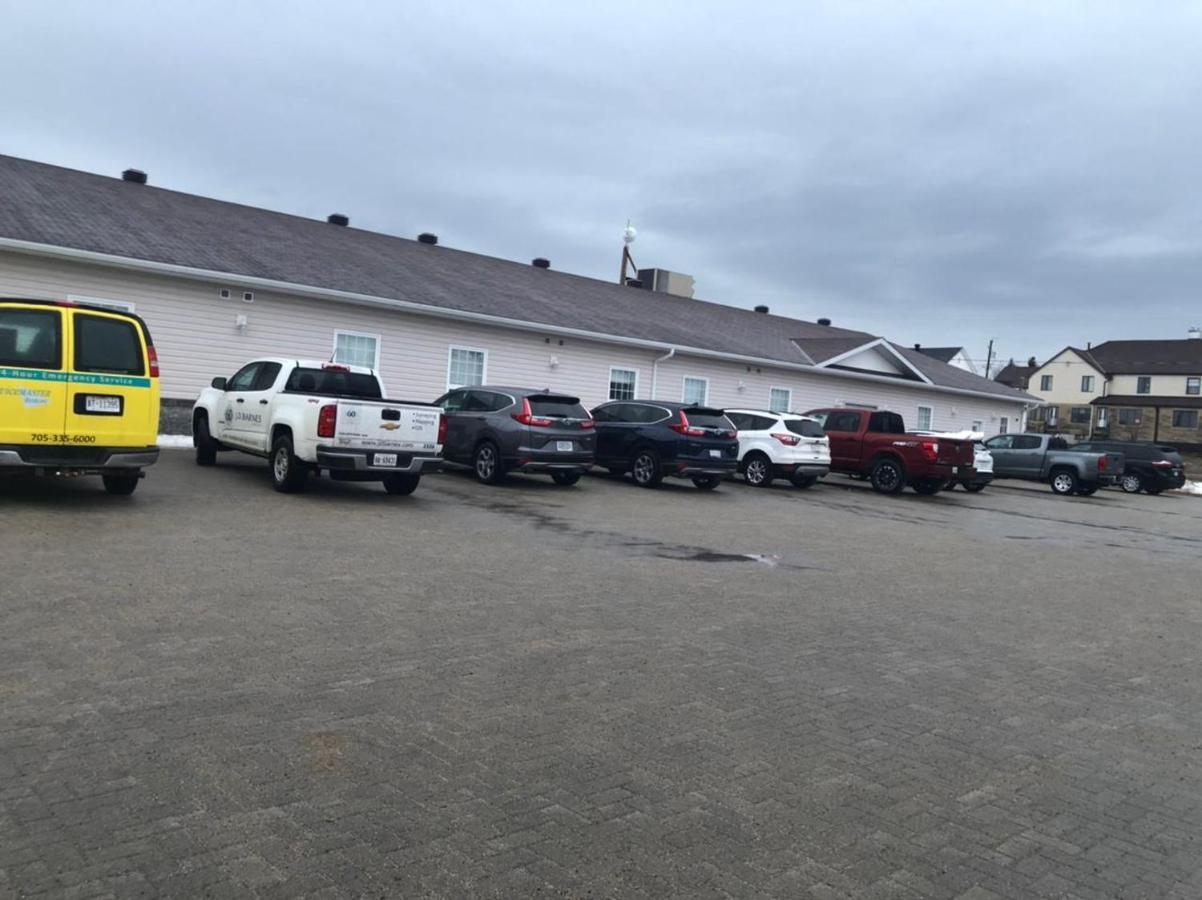 Auberge Macdonald Guest Inn Iroquois Falls Extérieur photo