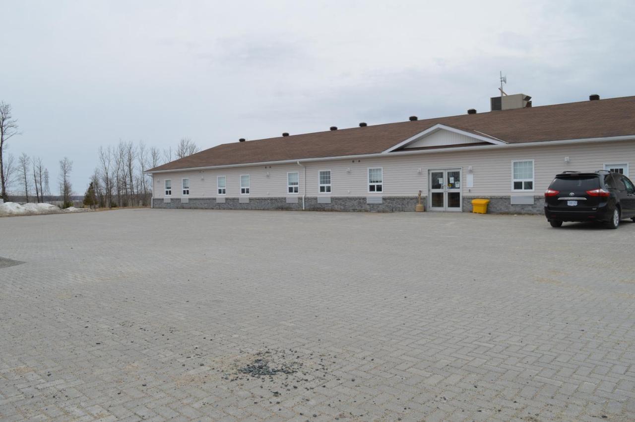Auberge Macdonald Guest Inn Iroquois Falls Extérieur photo